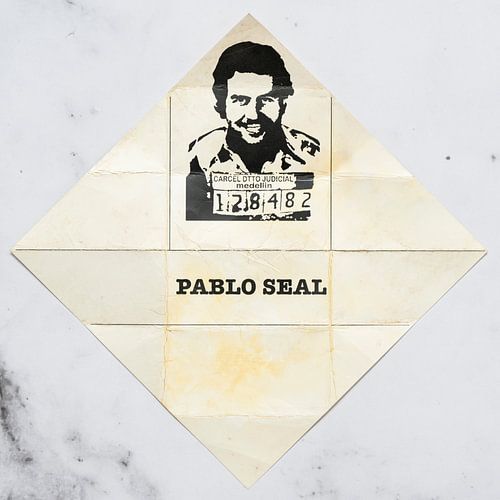 Zwergpfosten Pablo Siegel auf Marmor