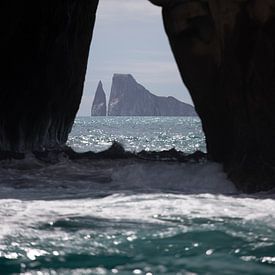 Kicker rock Galapagos by Daniël Schonewille