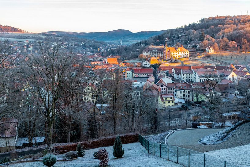 Wintermorgenspaziergang durch das schöne Morgenlicht von Schmalkalden von Oliver Hlavaty