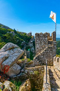 Burght op berg in Sintra, Portugal van Ivo de Rooij