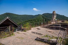 Bovenste platform van kasteel Fleckenstein in de Elzas (Frankrijk) met van Udo Herrmann
