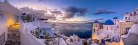 Santorini met uitzicht over de steegjes van Oia. van Voss Fine Art Fotografie thumbnail