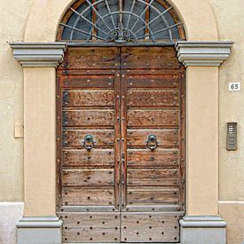Oude houten deur Tavernelle Umbria van Dorothy Berry-Lound