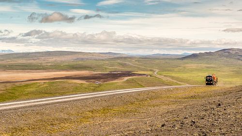 IJsland F208 - vrachtwagen in verlaten vlakte