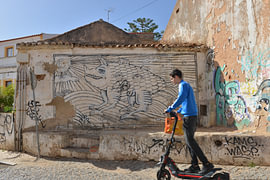 Fabelwesen als Straßenkunst in Lagos(Portugal) an der Algarve von Silva Wischeropp