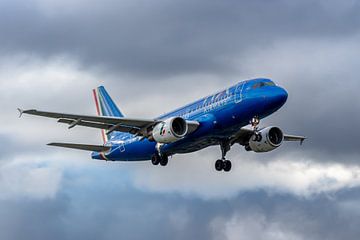 L'Airbus A319 d'ITA Airways atterrit à l'aéroport de Schiphol sur Maxwell Pels