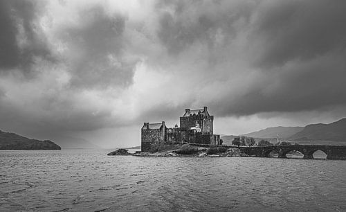 Kasteel Eilean Donan in Schotland. Highlander kasteel in de Hooglanden.
