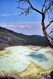 Spectaculair panoramisch uitzicht op het Kawah Putih meer