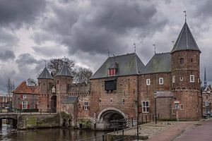 Ein anderer Blick auf das Koppelpoort in Amersfoort