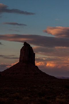 Silhouet zonsondergang Monument Valley van Stefan Verheij