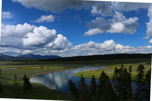 Wolkenhimmel über Yellowstone River