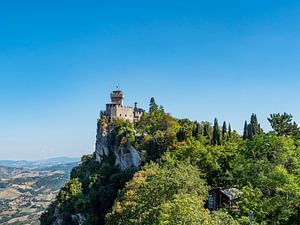 Gezicht op het fort in San Marino Italië van Animaflora PicsStock