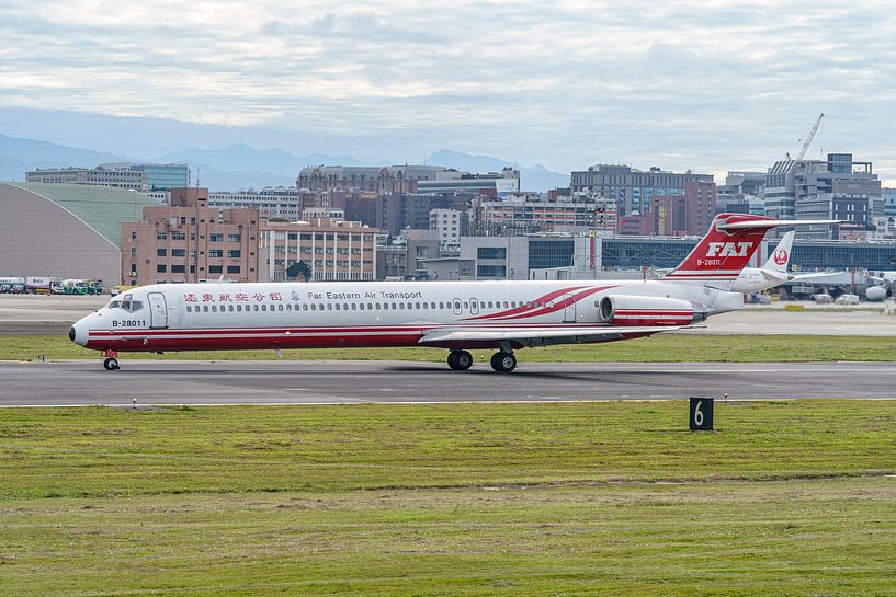 A FAT McDonnell Douglas MD-82 has landed. by Jaap van den Berg