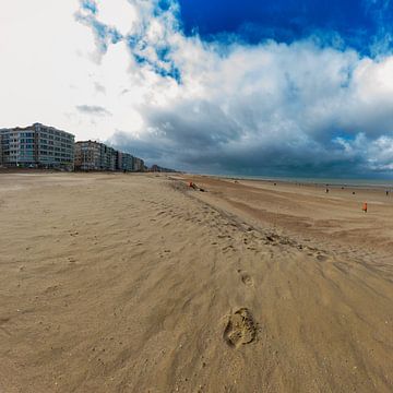 Fußabdruck am Strand von Youri Mahieu
