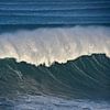 Big wave Nazaré Portugal van Marieke van der Hoek-Vijfvinkel