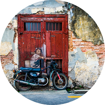 Jongetje op motor, straatkunst Maleisie - muurschildering van Ellis Peeters