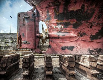 Ship's propeller by Olivier Photography
