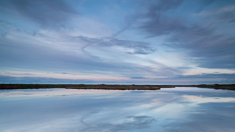 Uitgestrekte kalmte in natuurgebied Vatrop aan het wad van Bram Lubbers
