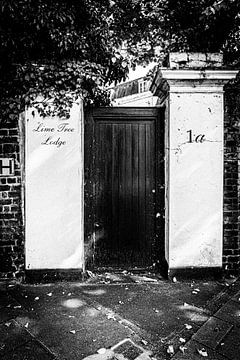 Zwarte deur in Londen | Zwart-wit foto | Architectuur | Reis- & Straatfotografie