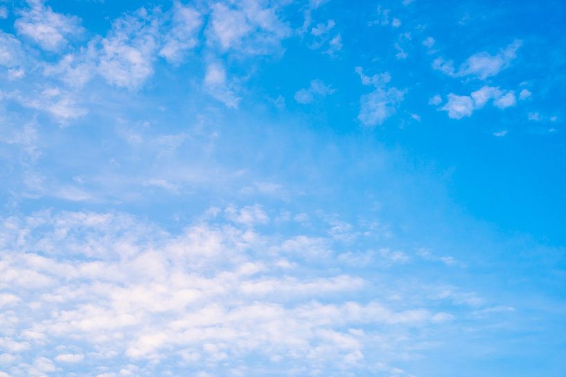 Blauwe lucht met wolken van Günter Albers