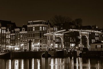 Amsterdamer Kanal in Sepia-Farbe - Holland von Dana Schoenmaker