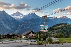 Bietschhorn mit Seilbahn im Vordergrund