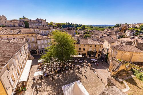 Marktplaats in het wijndorp Saint-Émilion in Frankrijk