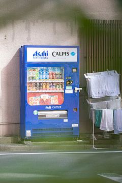 The vending machine - Tokio, Japan van Angelique van Esch