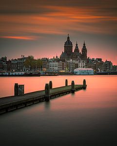 Amsterdam skyline zonsondergang van Ernesto Schats