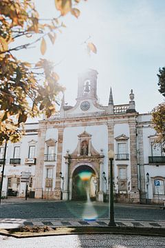 Arco da Villa, Faro stad. Algarve Portugal van Manon Visser