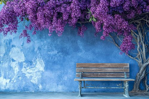 Blauwe muur met bloemen