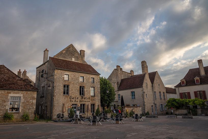 Restaurant in Vézelay, France by Joost Adriaanse