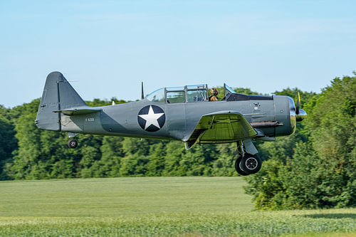 Landende North American Harvard Mk IV.