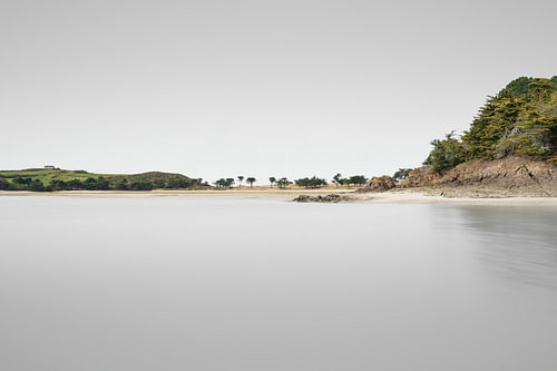 Die Bucht von Rothéneuf an einem bewölkten Tag