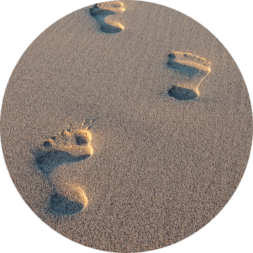 voetstappen in het zand van gaps photography
