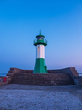 Leuchtturm auf der Mole von Sassnitz auf der Insel Rügen von Rico Ködder