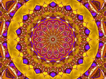 Magic Mandala (Magische Mandala in Okergeel) van Caroline Lichthart