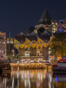 The nightly view of the Cube Houses, Laurenskerk and Het Potlood in Rotterdam by MS Fotografie | Marc van der Stelt