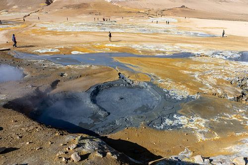 BUBBLING AND STINKING SULPHUR POTS NÁMAFJALL