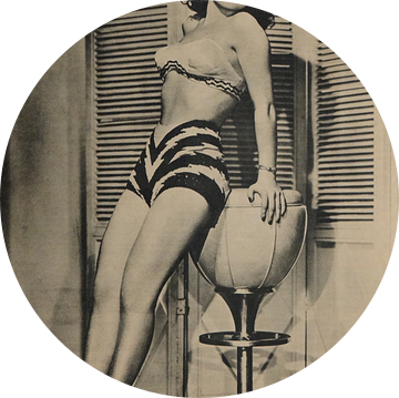 YANK pinup: Nancy Porter met badkleding en hoge hakken, juni 1945 van Atelier Liesjes
