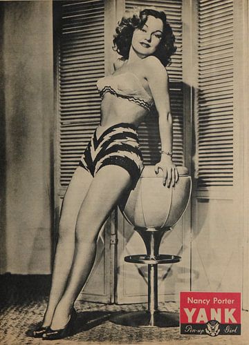 YANK pinup: Nancy Porter met badkleding en hoge hakken, juni 1945