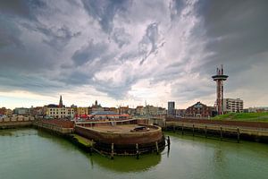 Dreigende wolken boven Vlissingen van Anton de Zeeuw