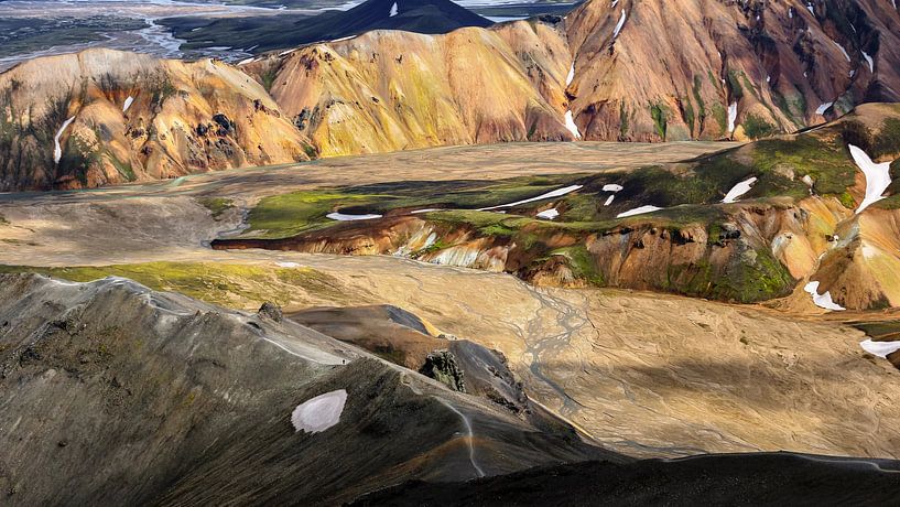 Volcanic landscape Iceland by VIDEOMUNDUM