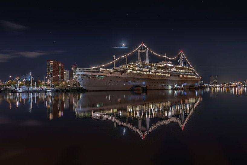 SS Rotterdam at night .. by Patrick Löbler