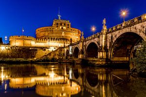 Engelenburcht in Rome bij avondlicht sur Marco Schep