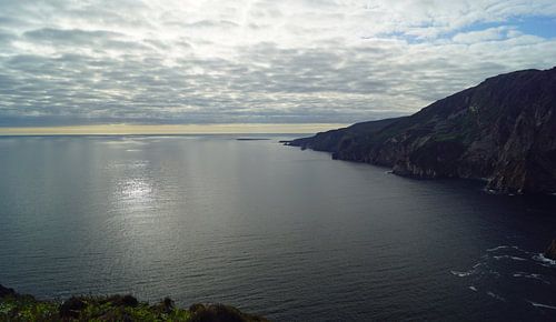 Zonsondergang bij de Slieve League kliffen in Ierland