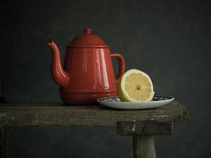Stilleben - Teekanne mit Zitrone