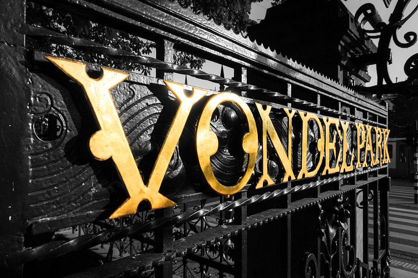 Gouden letters Vondelpark by Dennis van de Water