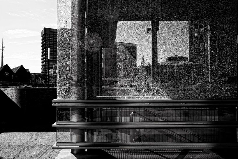 Glass breakage by Petra Dreiling-Schewe