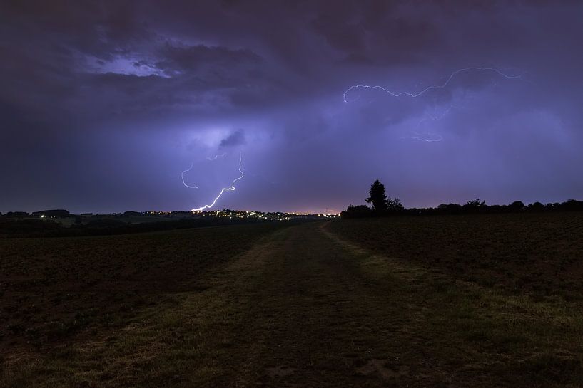 bliksem boven Simpelveld (high iso) van Francois Debets